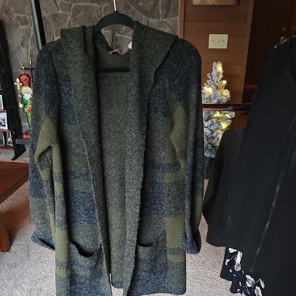 Cyrus Olive and Charcoal Hooded Cape - Picture 1 of 4